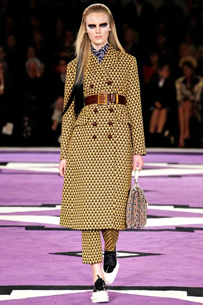 Look 9